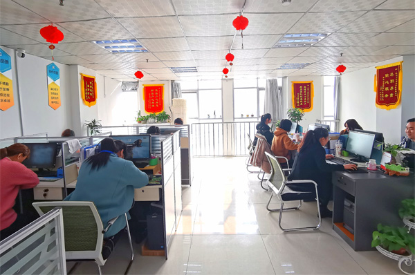 进行SEO优化，站内站外两方面工作都要做好
